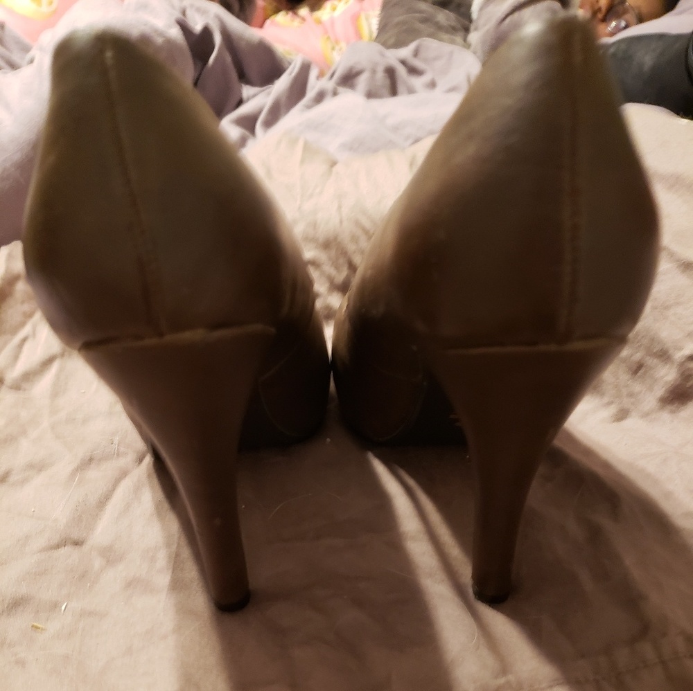 Heels - Picture 4 of 4